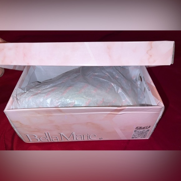 NWT Bella Marie Quilted Heels Size 8 - Picture 8 of 8